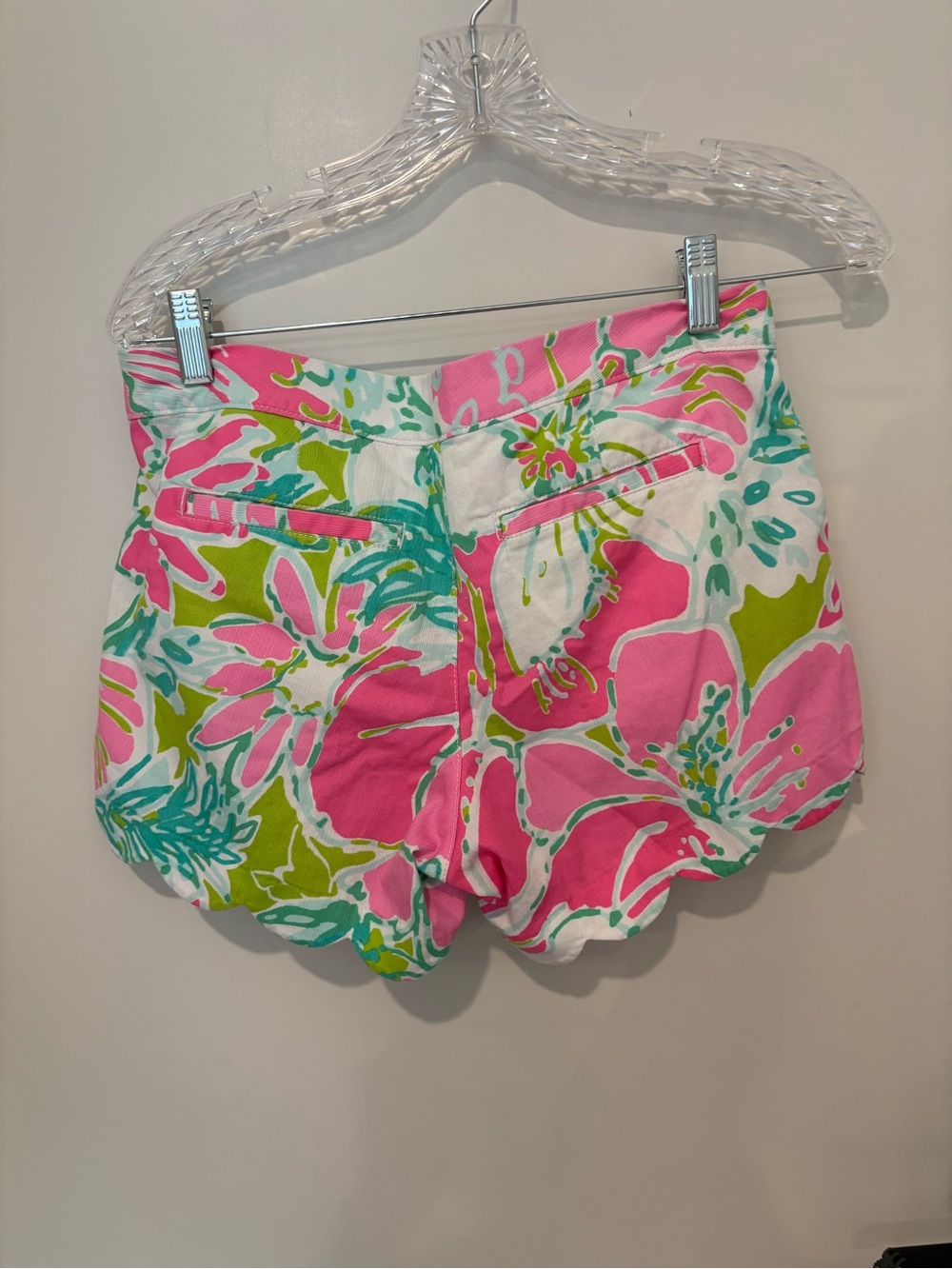 Lilly Pulitzer Floral Scallop Hem Buttercup Shorts. Coastal Preppy Colorful 4 - Picture 12 of 14